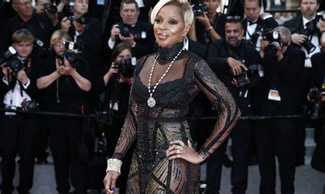 naked pictures of mary j blige|Mary J. Blige Posed Her Nude And Flawless 50